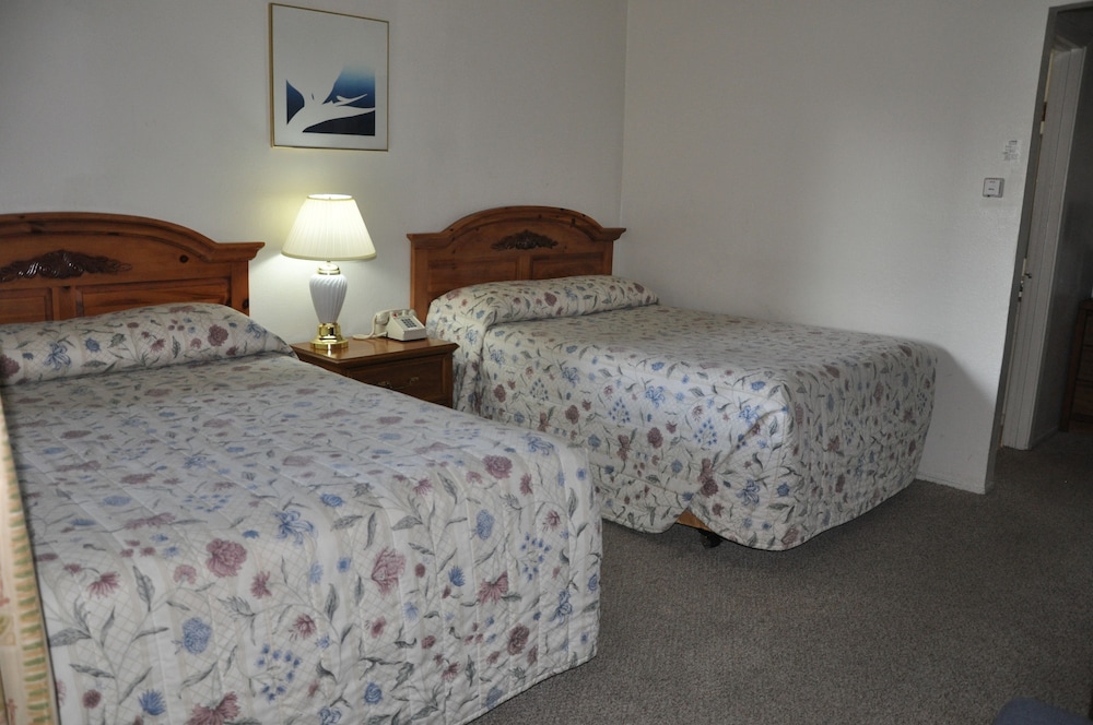 Cedar Inn & Suites 21/64
