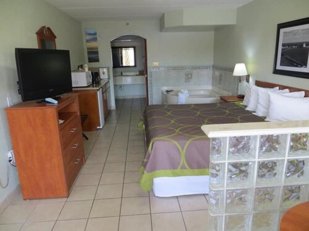Super 8 By Wyndham South Padre Island 16/25