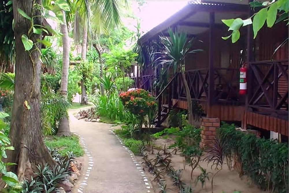 Utopia Resort 60/62