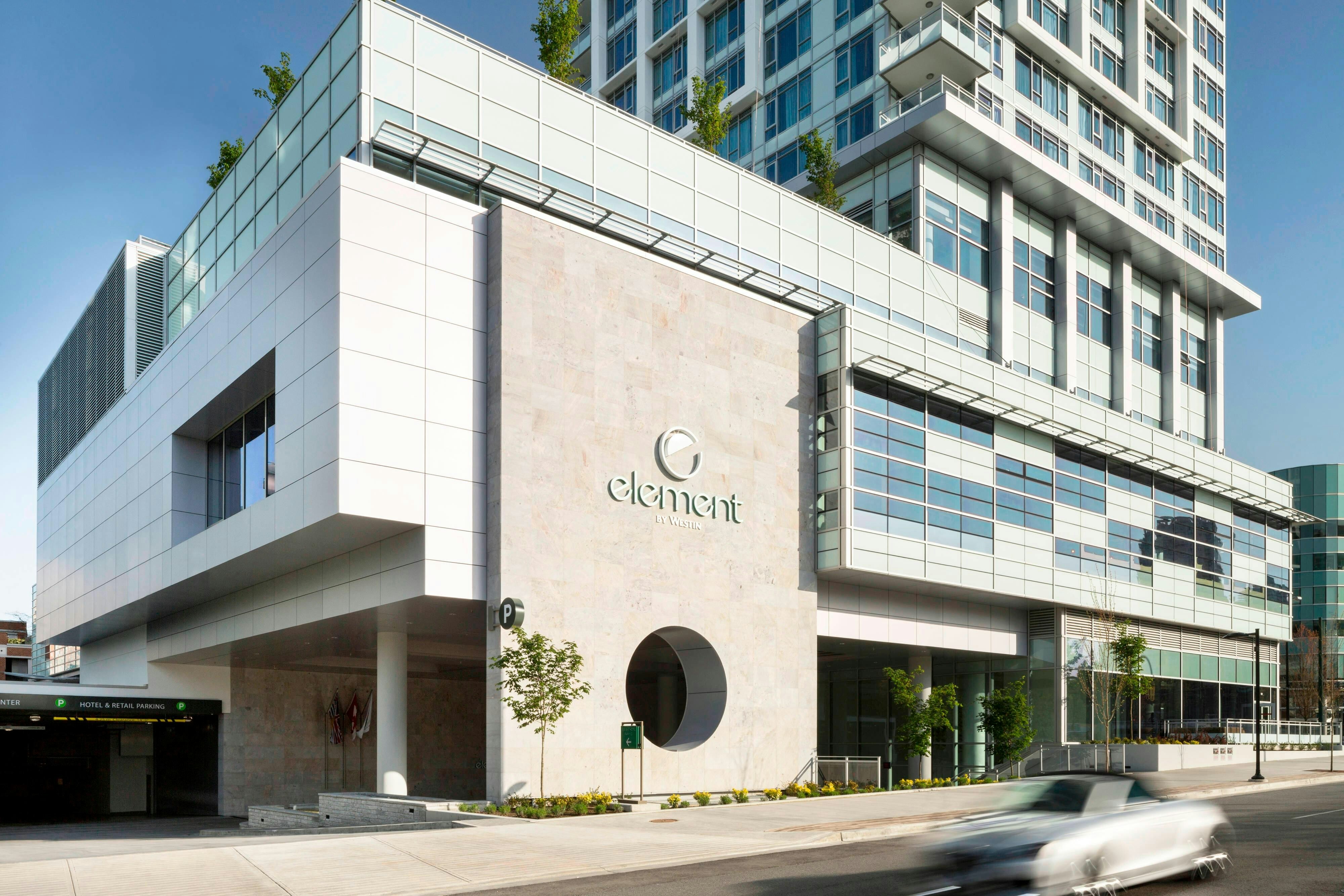 Element Vancouver Metrotown 4/5