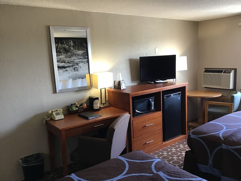 Super 8 by Wyndham Miles City 28/37