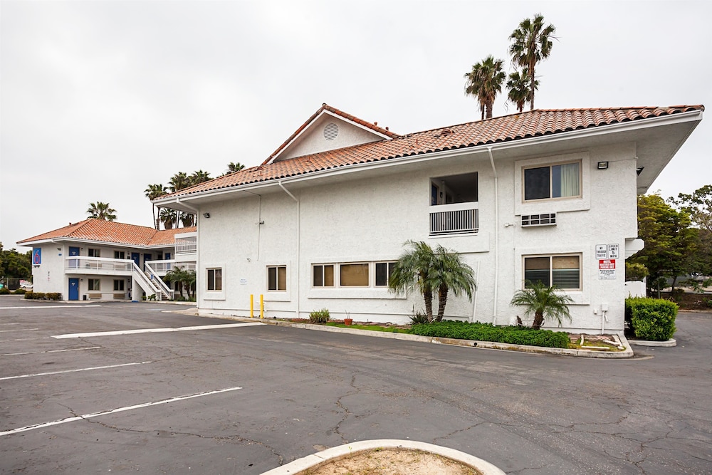Motel6 Ventura, CA - Downtown 23/33