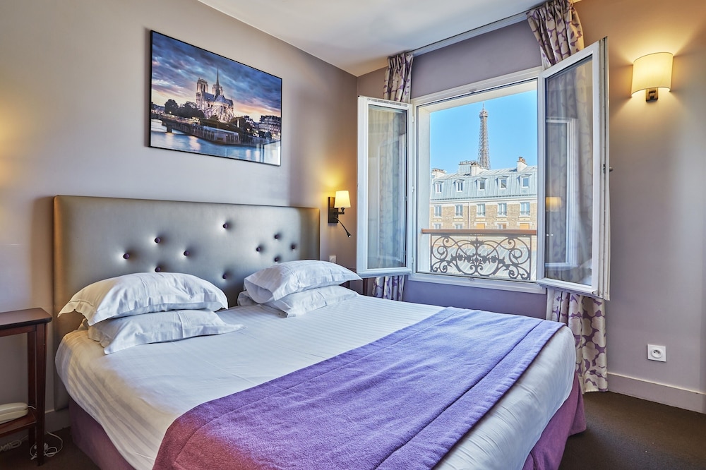 Double Bed, Eiffel View