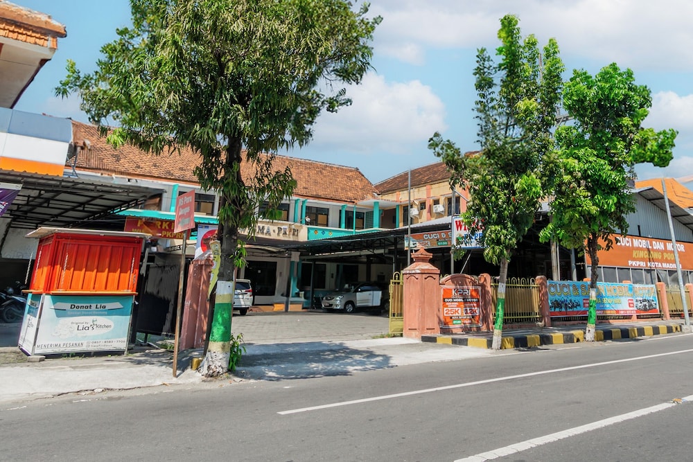 Hotel O Central Madiun Near Stasiun Kota Madiun 33/36