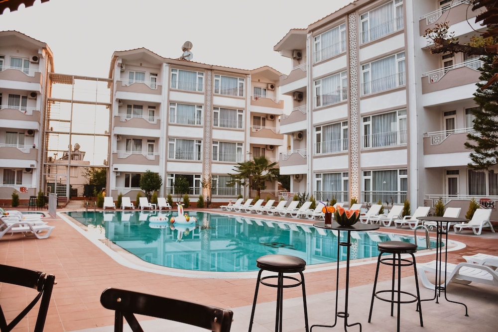 New Garden Hotel Side 27/31