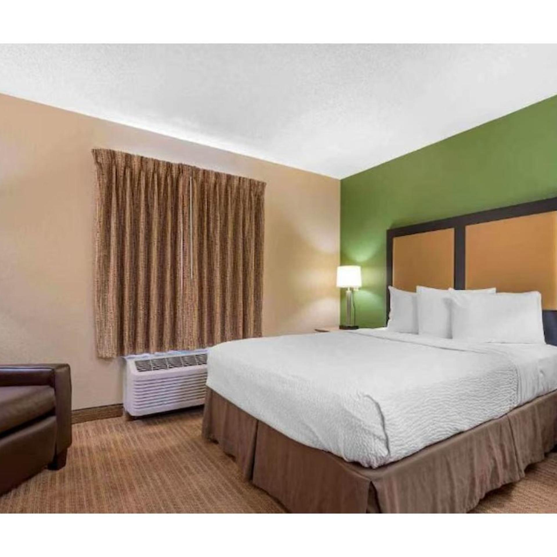 Deluxe, Studio, Accessible