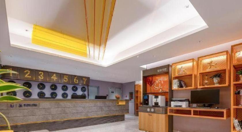 7 Days Inn Wuhan Dingziqiao Zhongnan Road Metro Station 14/43