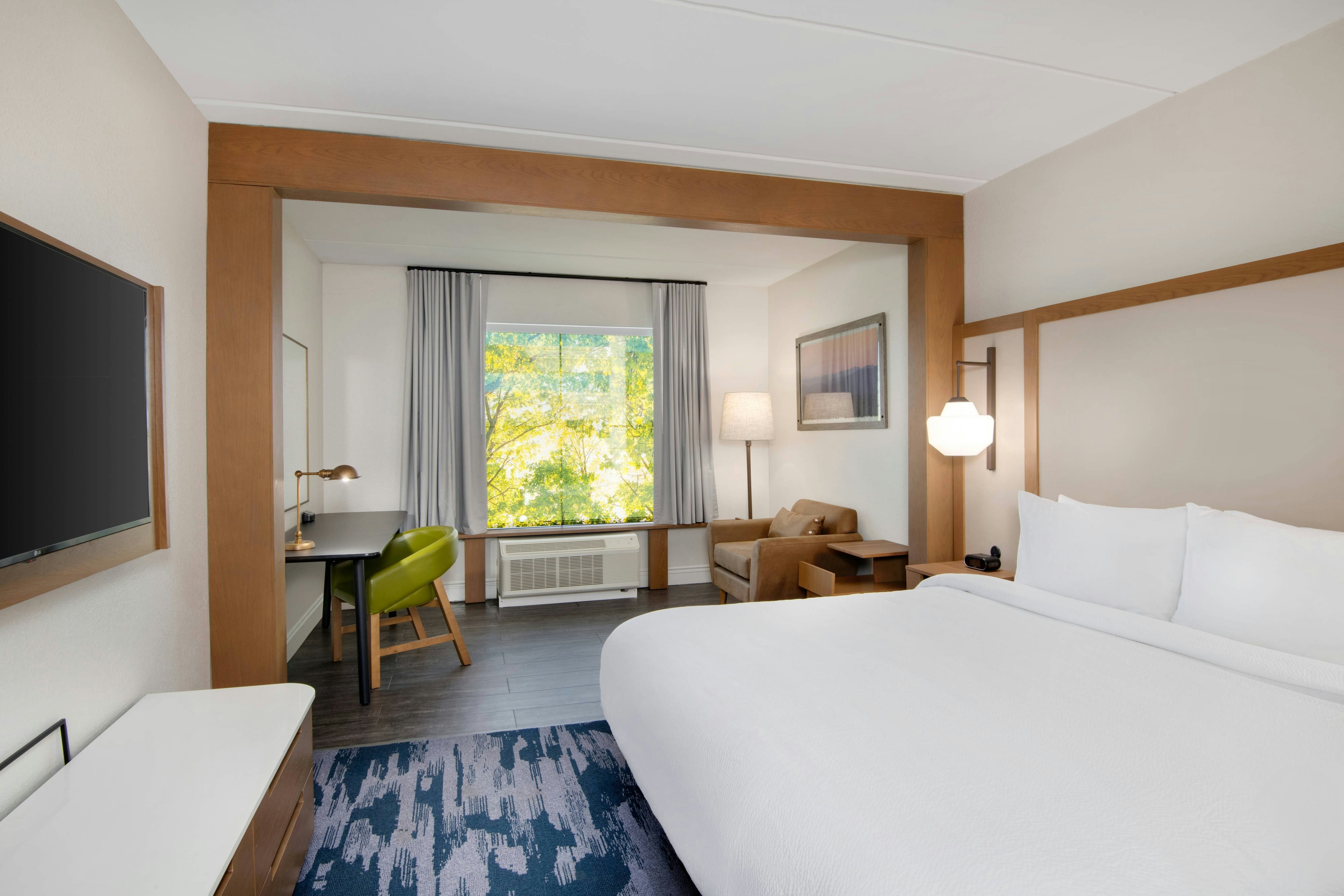 ROOM, KING BED