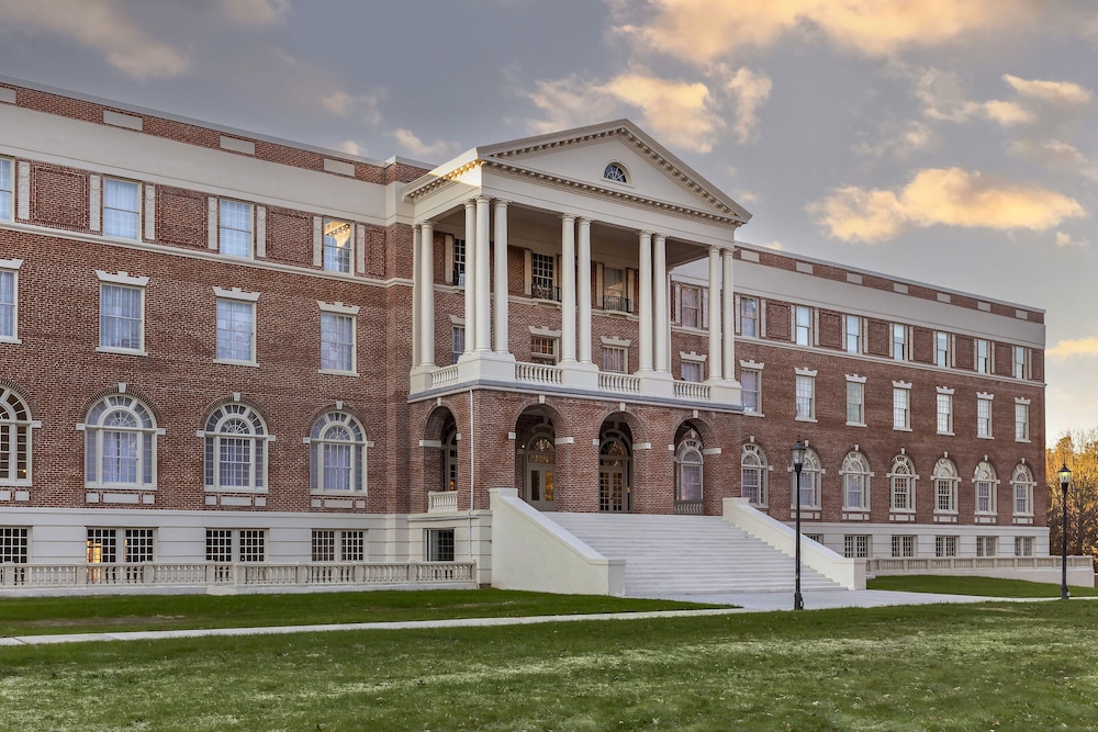 The Inn at Blackstone 44/50