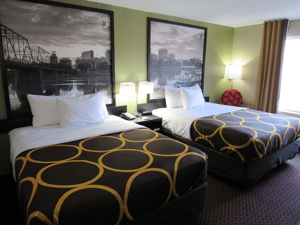 Super 8 by Wyndham New Cumberland 10/64