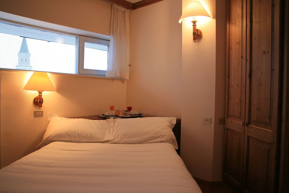 Hotel Alaska Cortina 13/60