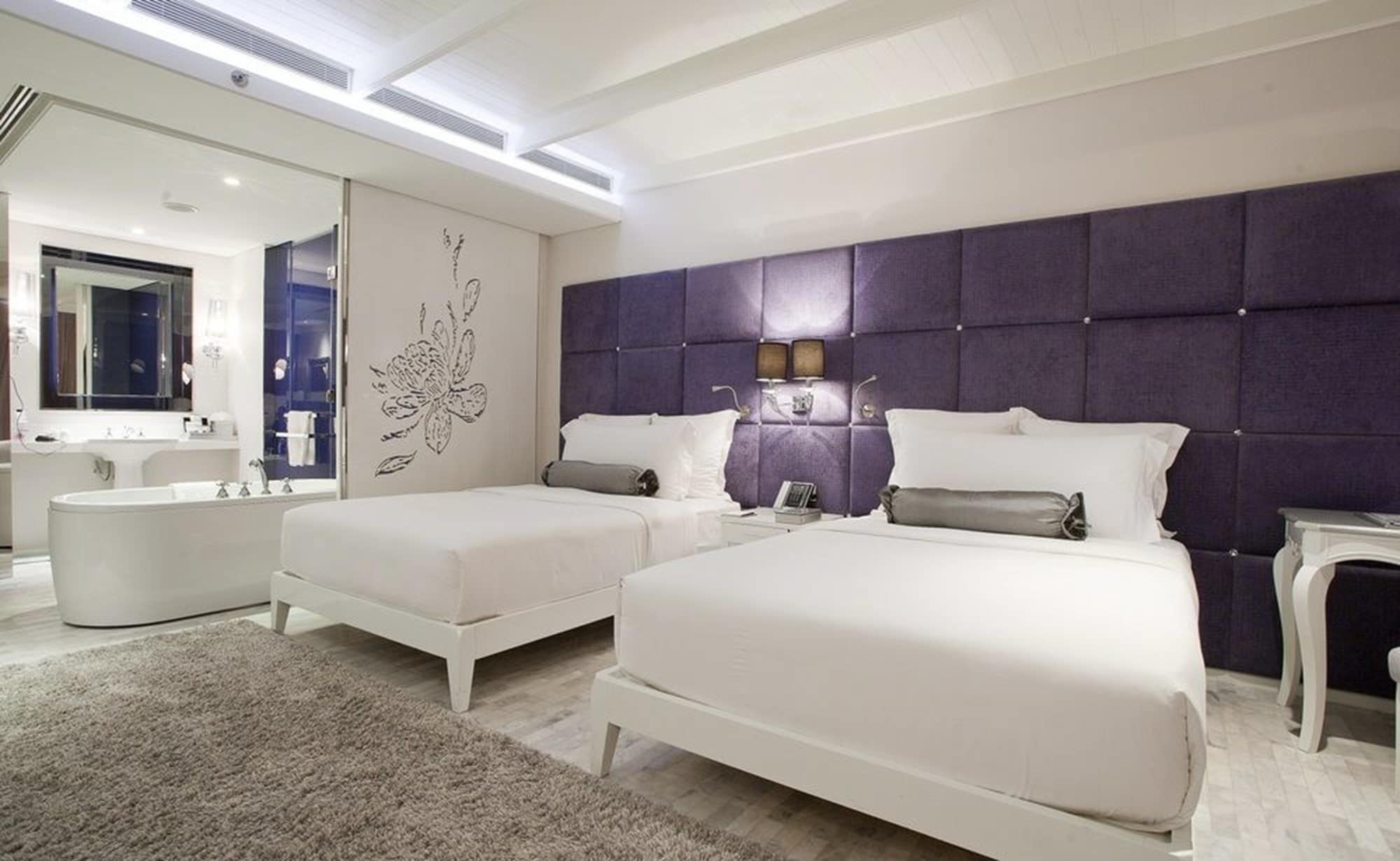 PREMIER, DELUXE, 2 QUEEN BEDS