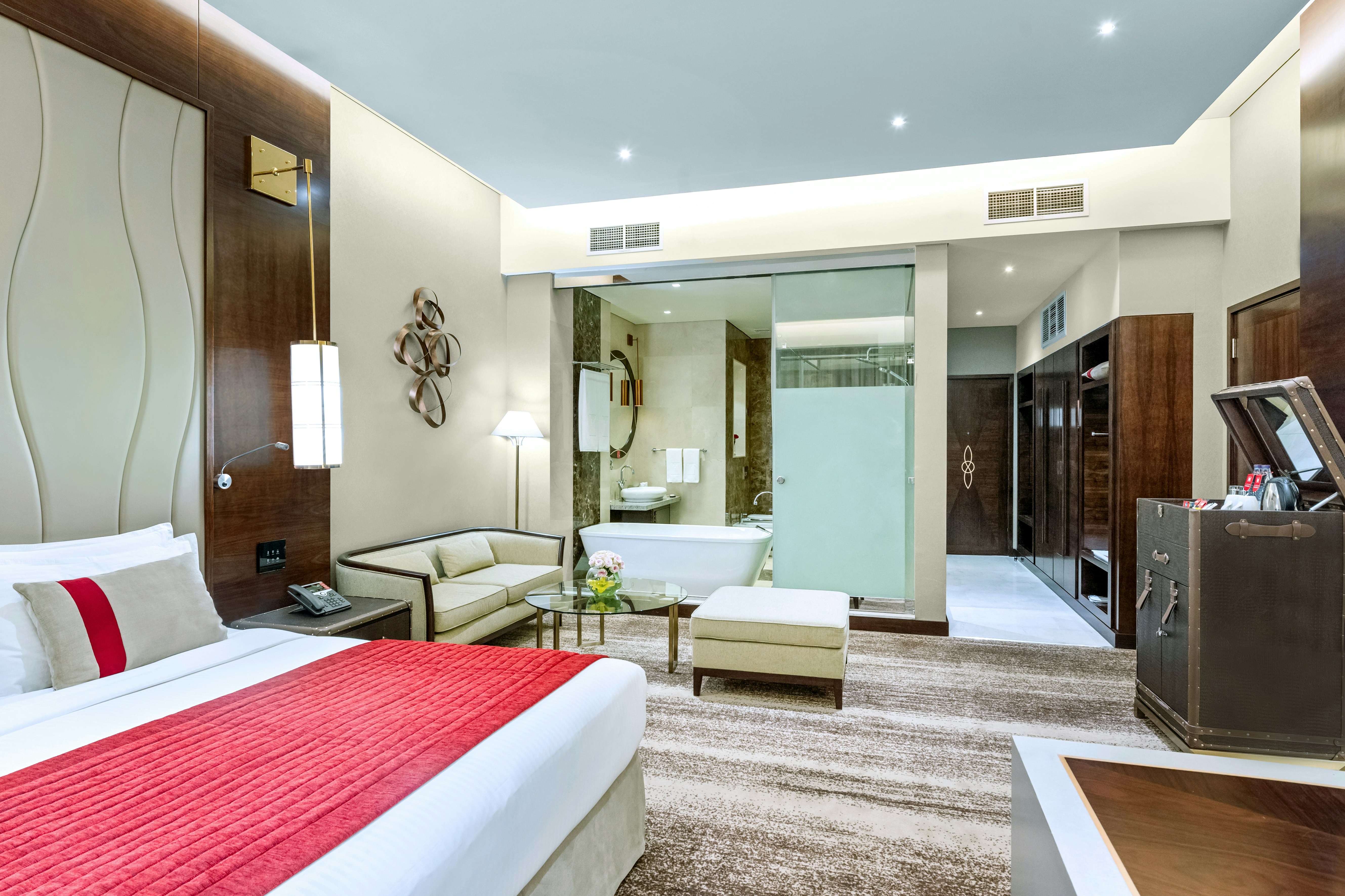 EXECUTIVE, KING BED