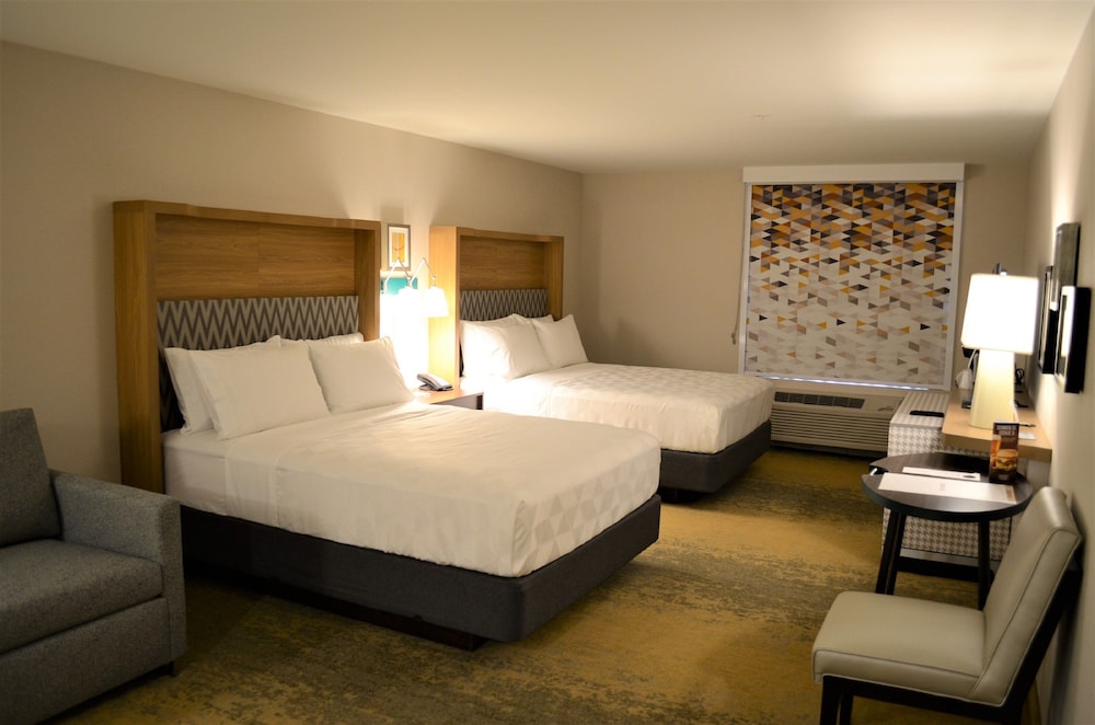 غرفة بريميوم بسريرين كوين، Holiday Inn Edmonton S Ellerslie Rd 3/10