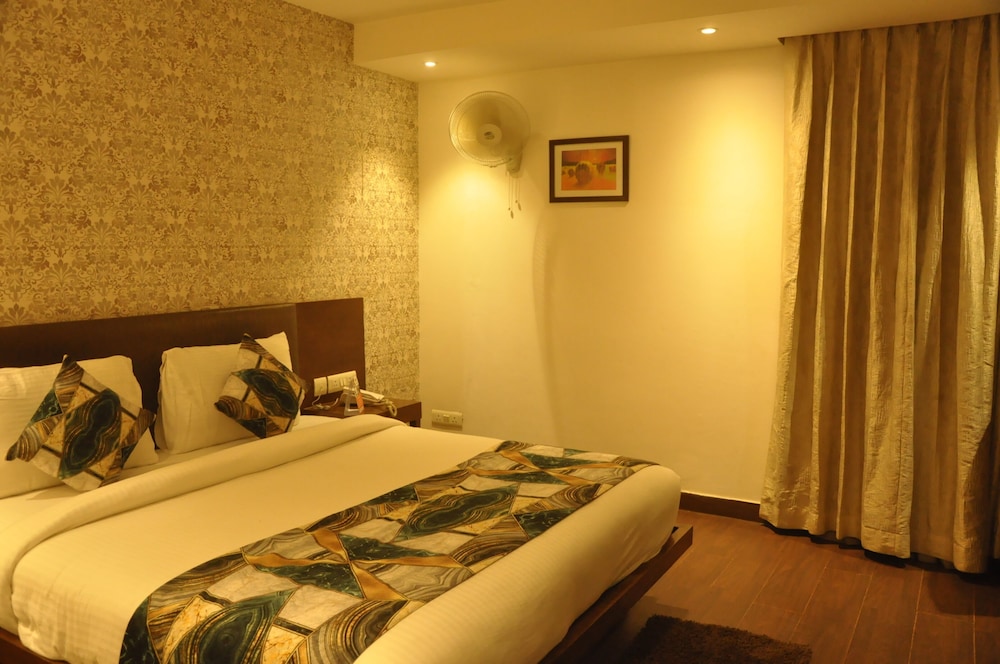 غرفة ديلوكس بسرير كينج، Hotel Arch Plaza 4/10