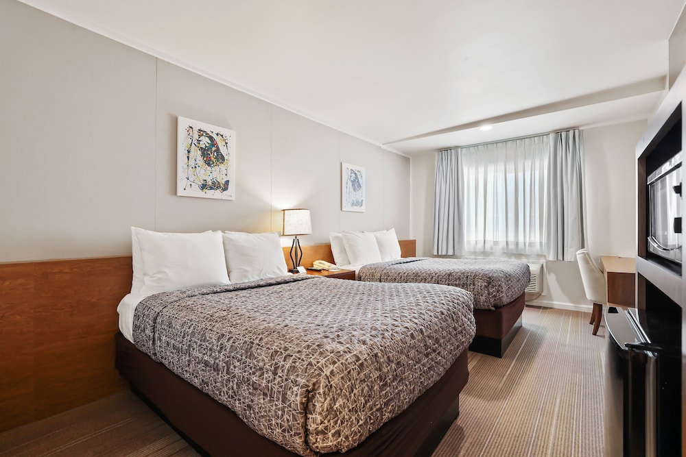 STANDARD, 2 QUEEN BEDS