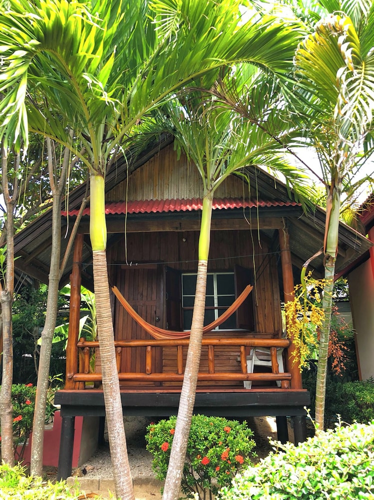 Bounty Resort 3/74