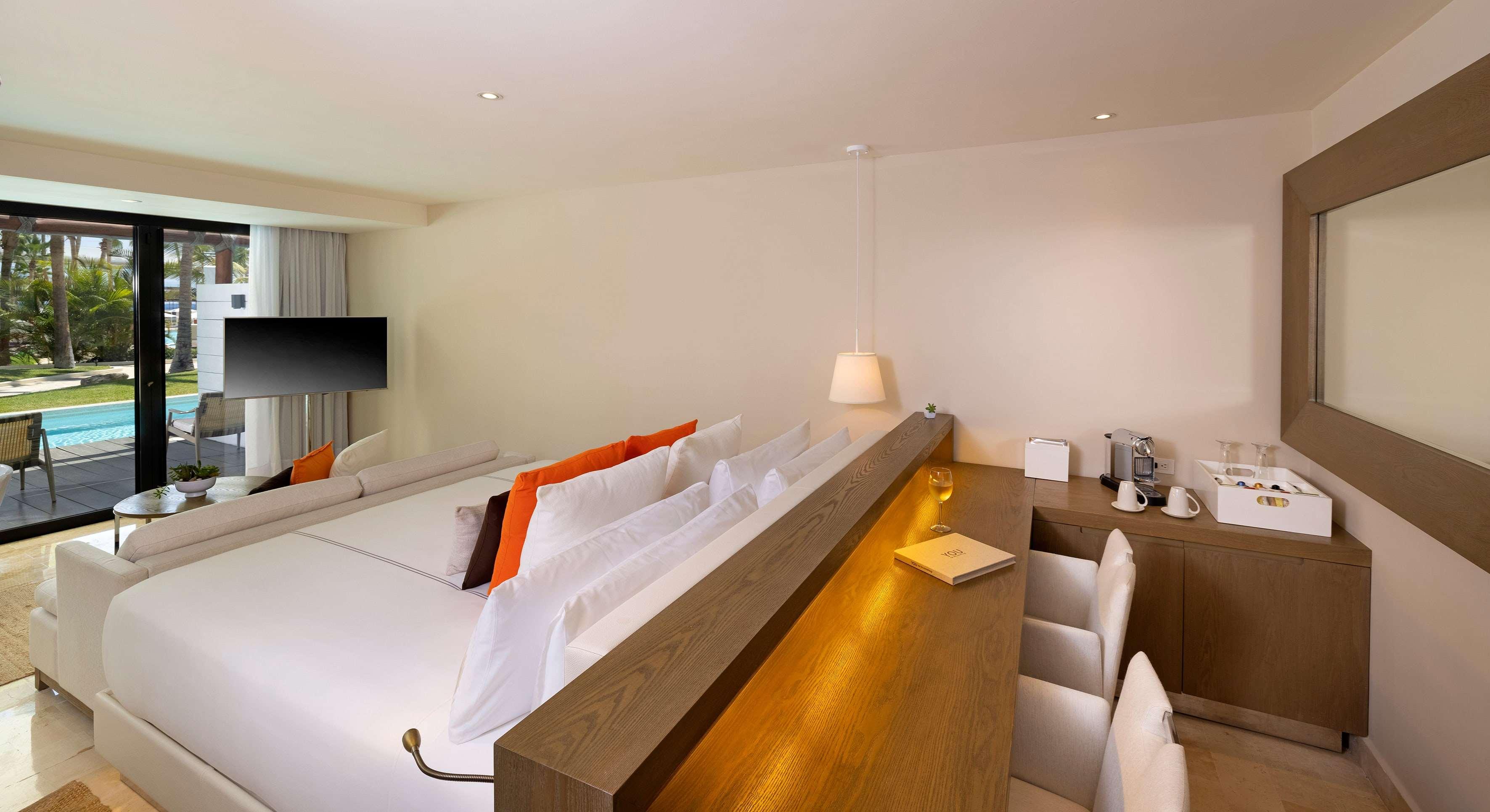 Reserve, Swim Up, Suite, King Bed