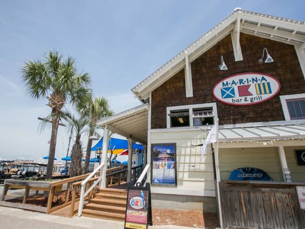 Luau Resort by Panhandle Getaways 38/50