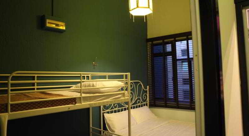 Bluewaters Pods 38 Hongkong St 40/40