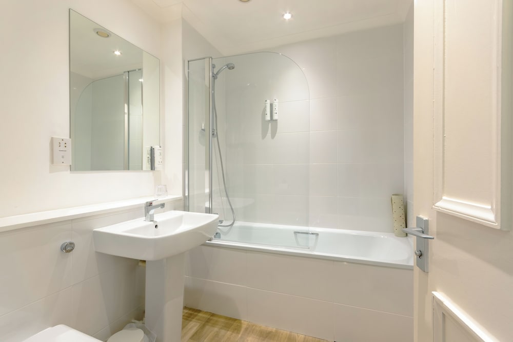 Premier, Twin Beds
