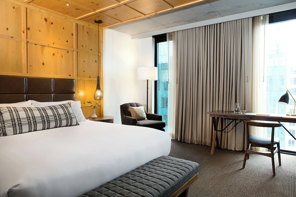 Deluxe, King Bed, Accessible