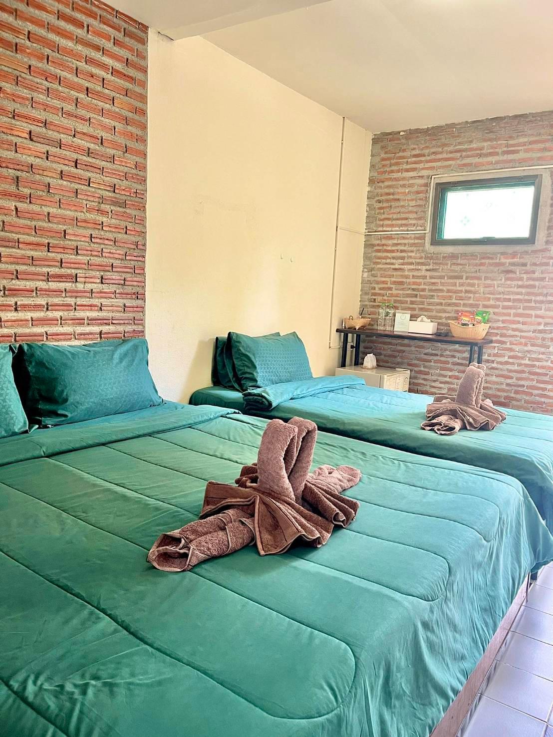 Room, Triple