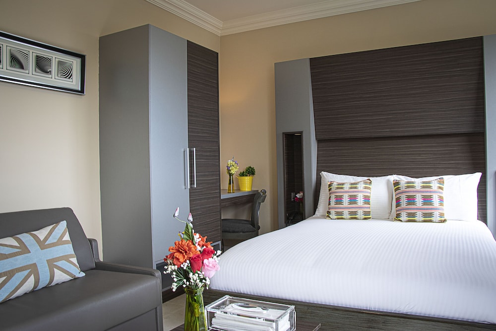 Home Suites Hotel 16/80