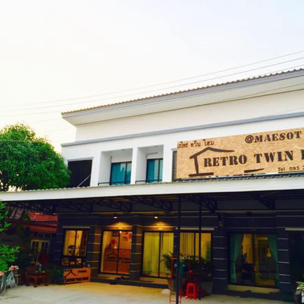 Retro Twin Home At Maesot 2/47