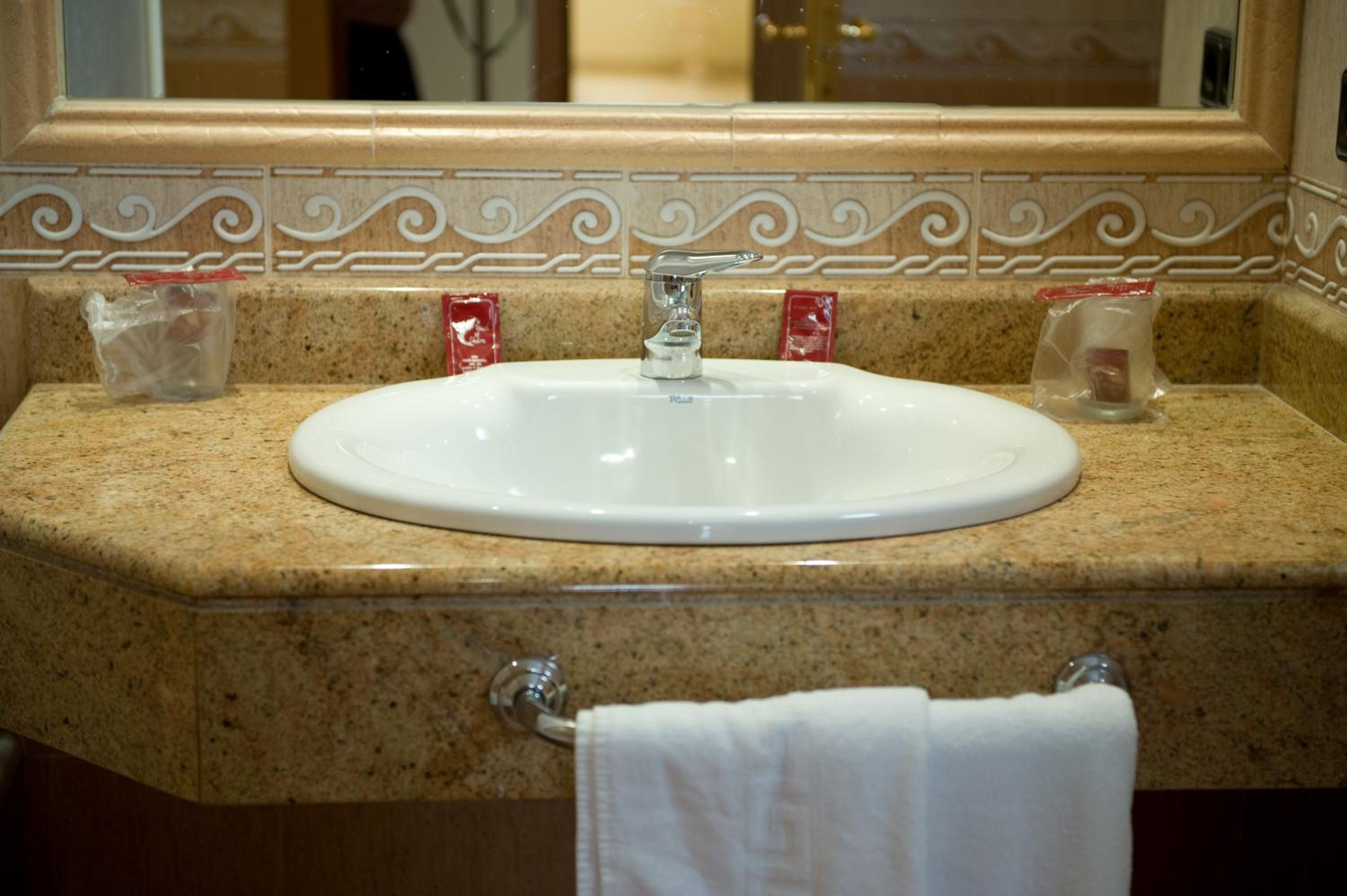 غرفة بسرير مزدوج أو سريرين منفصلين مع سرير إضافي، Hotel La Maruxina 5/6