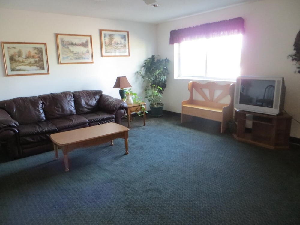 AmeriVu Inn and Suites-Stanley 26/47