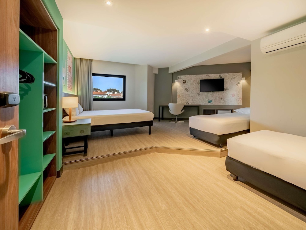 غرفة عائلية بسرير كوين وسريرين منفصلين، Ibis Styles Sorocaba Santa Rosalia 5/8
