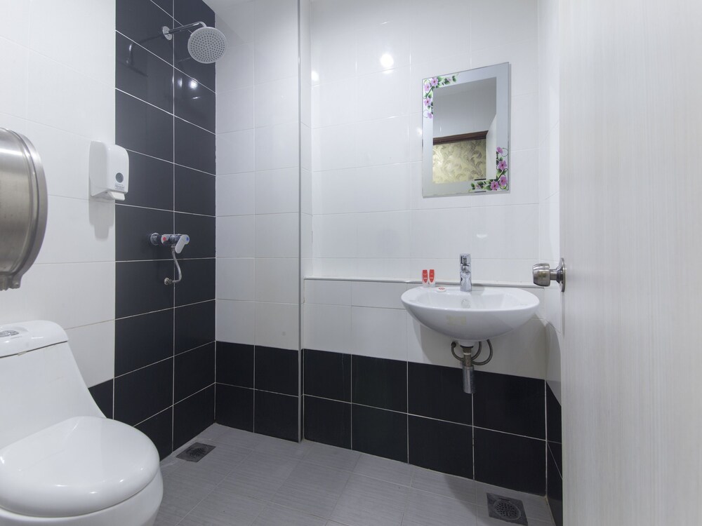 Super OYO Capital O 804 Hotel Pinji 33/34