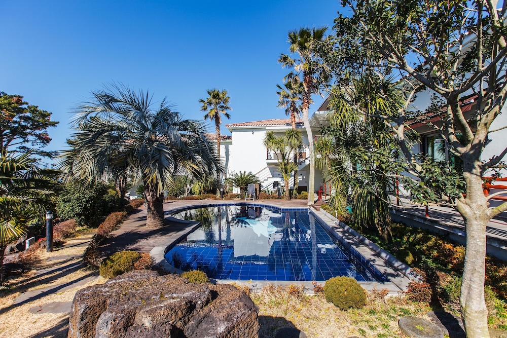 Harmony Resort 52/56