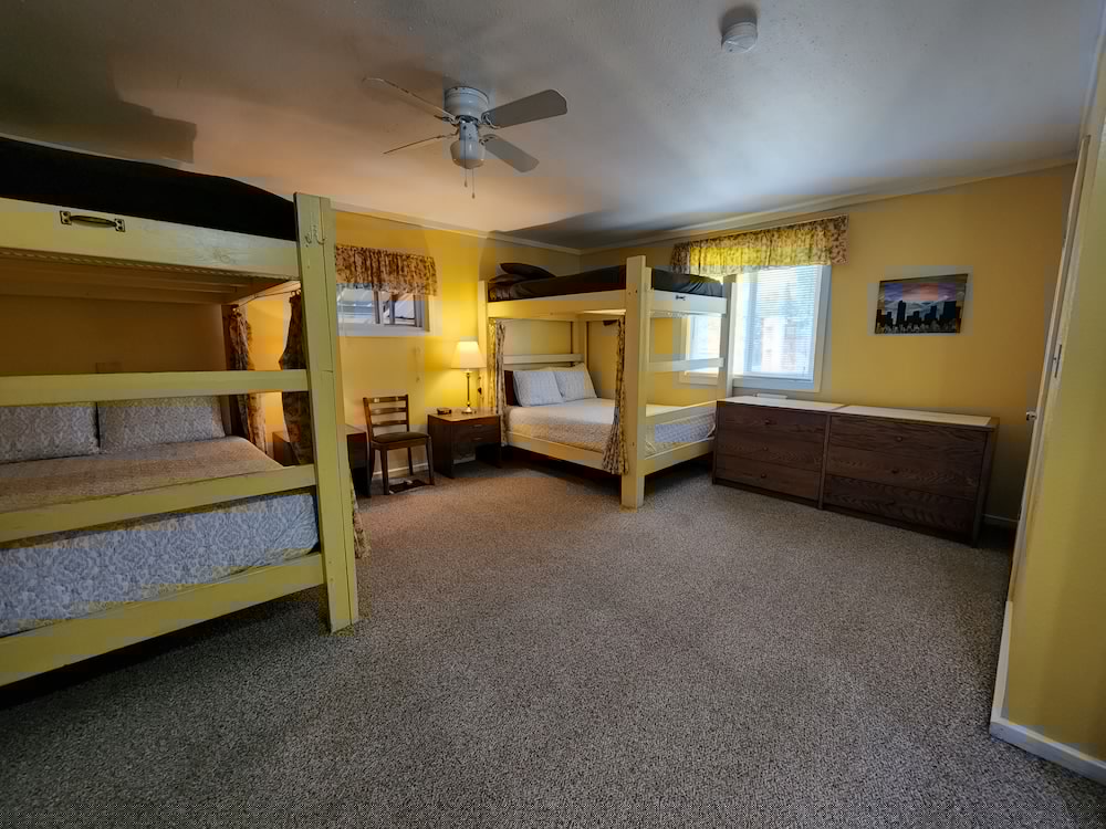 Inn the Clouds Hostel & Inn 4/75