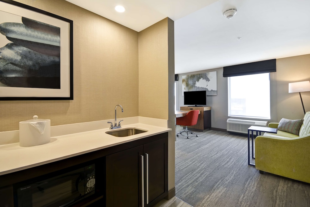 Hampton Inn Suites Detroit Warren 19/49