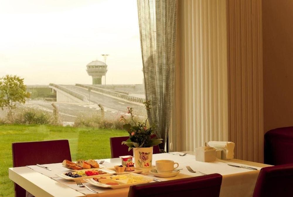 Orty Airport Hotel 53/63