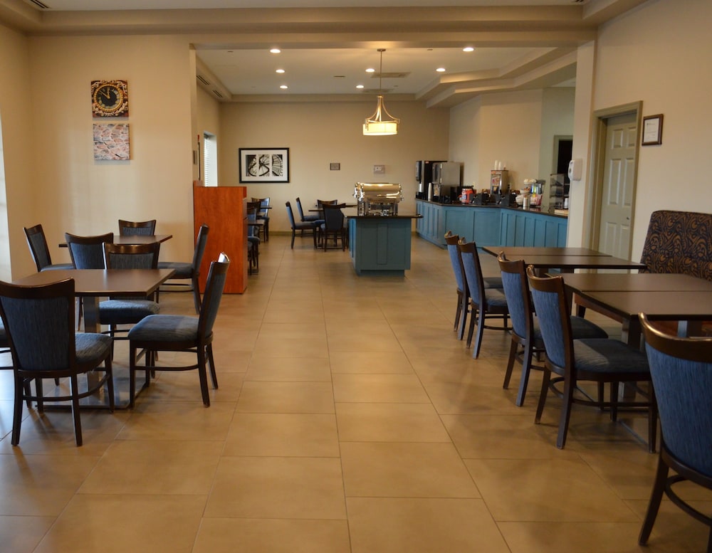 Country Inn & Suites by Radisson, Baltimore BWI Airport 27/40