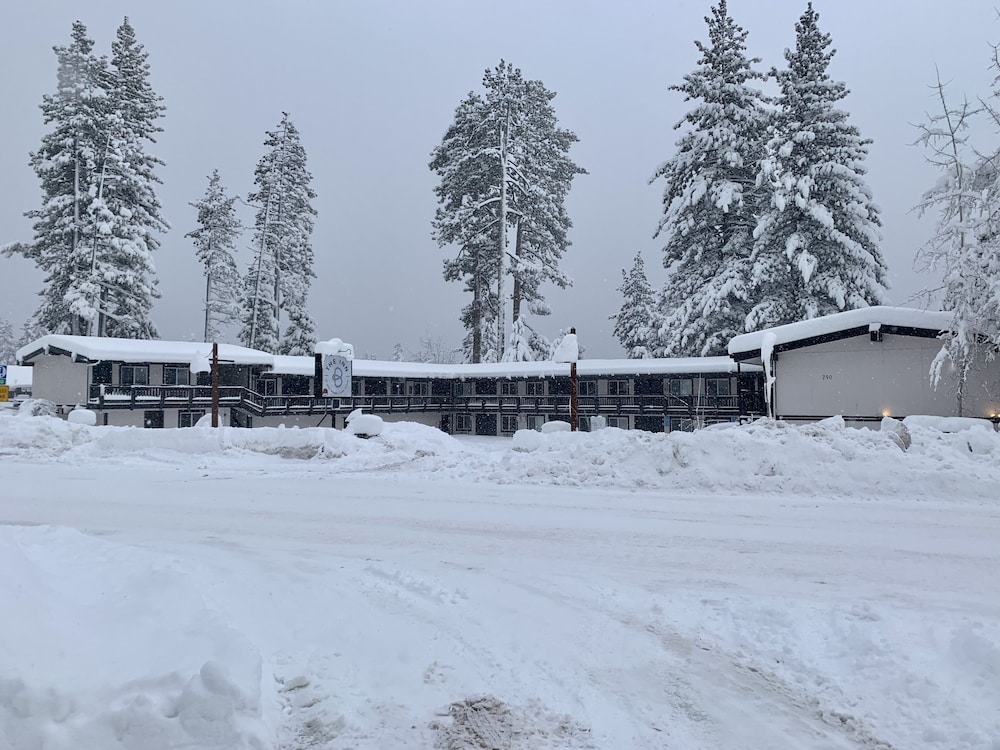 Tahoe City Inn 24/42