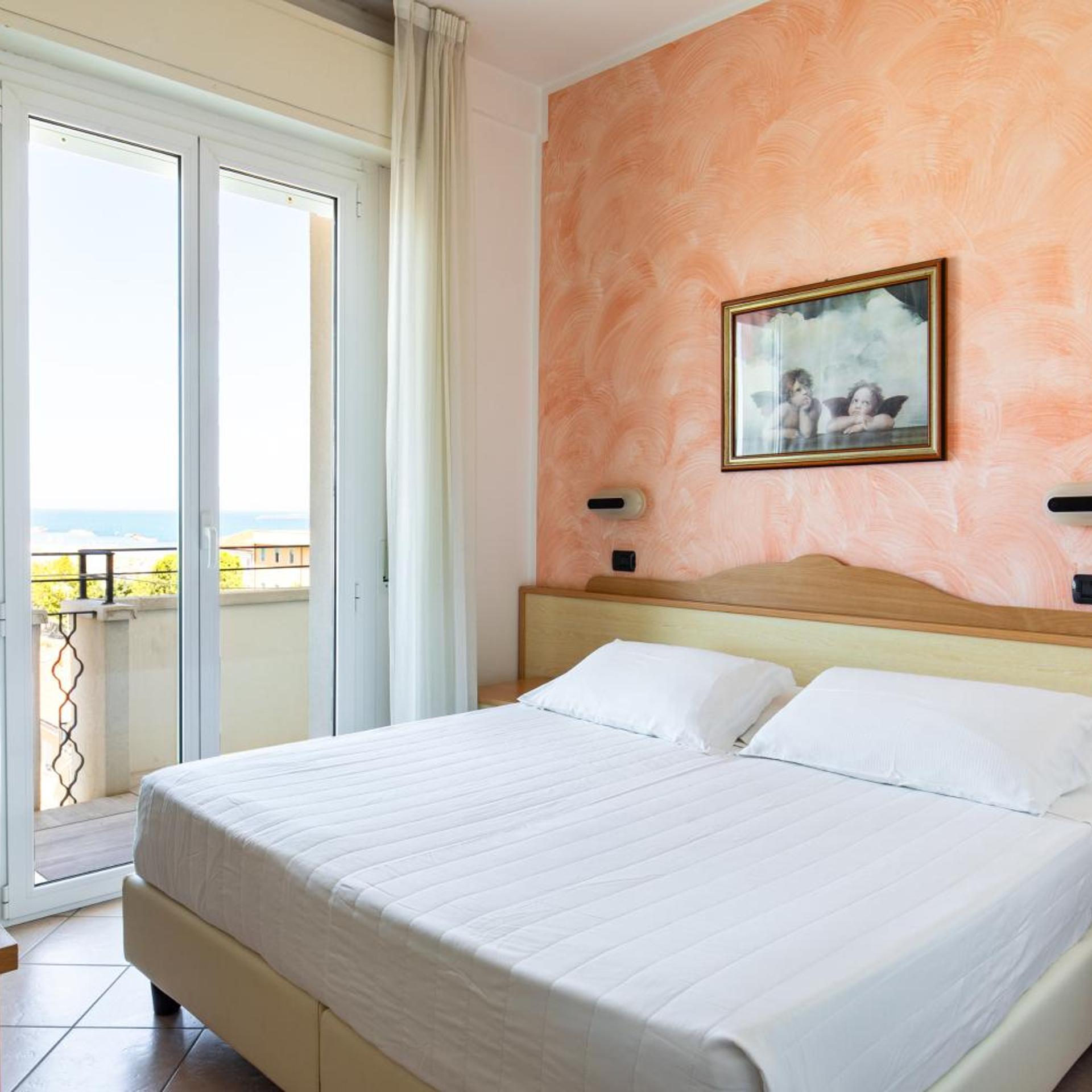 Deluxe, Double Bed, Side Sea View
