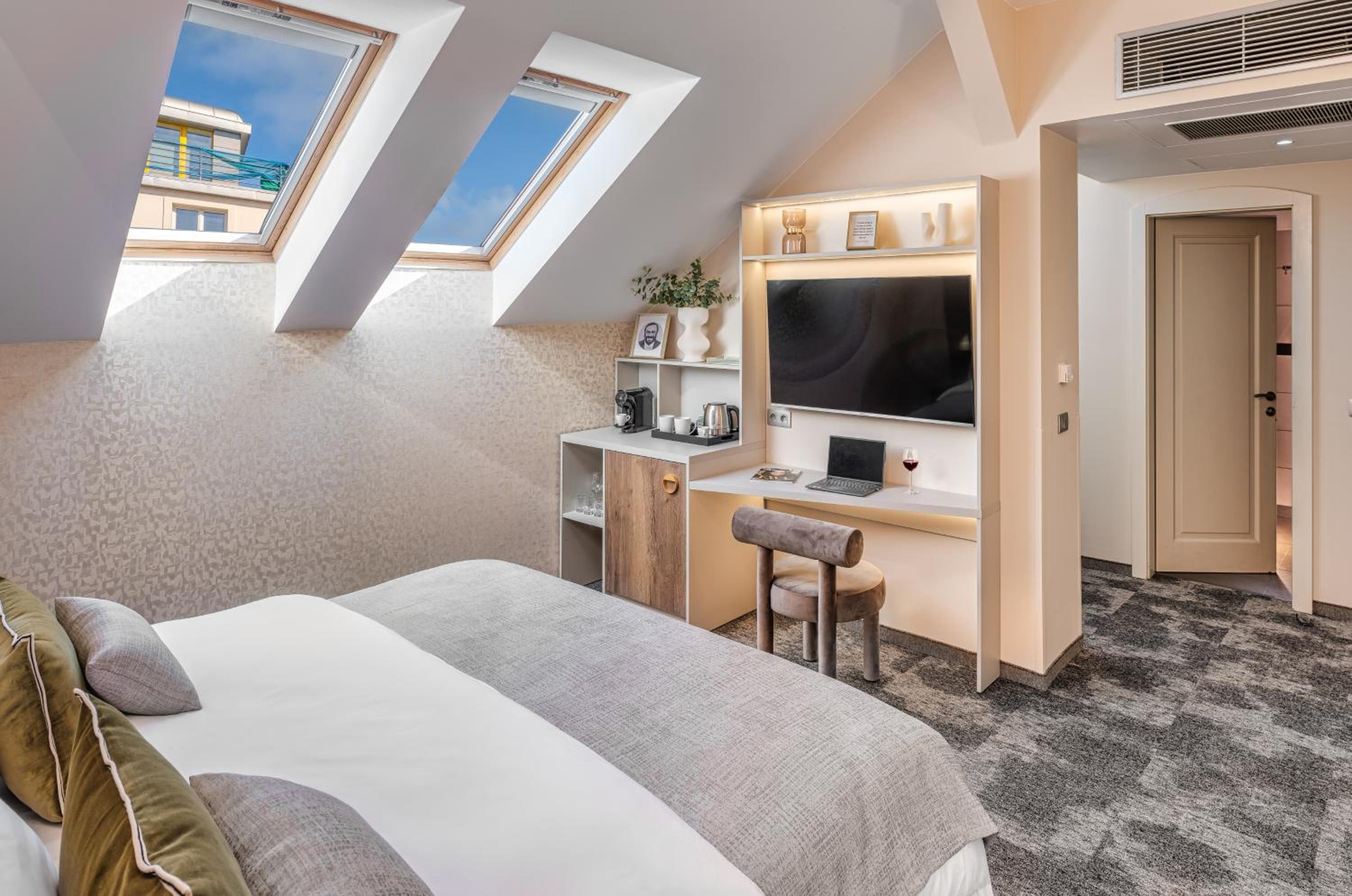Superior, Triple, 1 King and 1 Single Beds, Attic