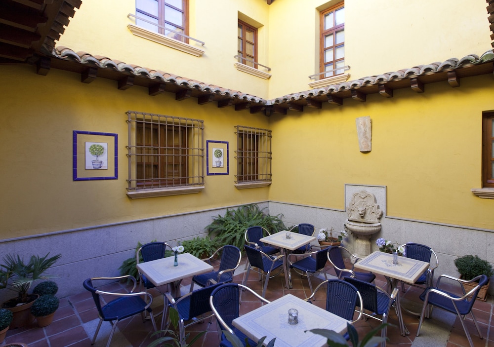 Casona de La Reyna 51/55