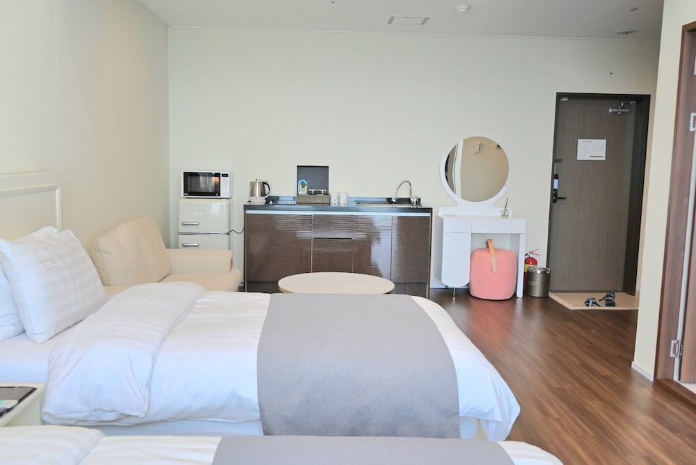 Rich Hotel 20/50
