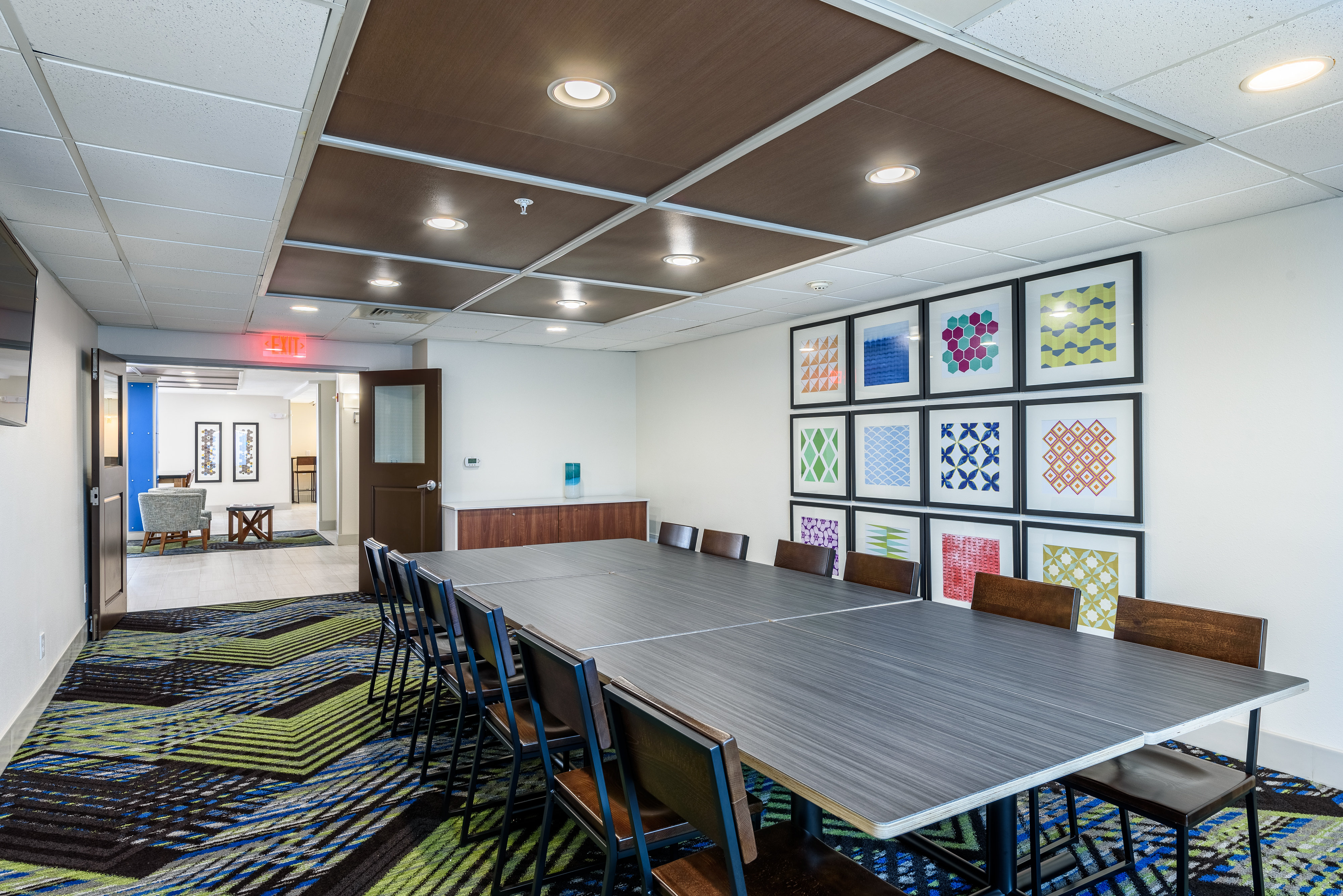 Holiday Inn Express Hotel Suites Bastrop 48/64