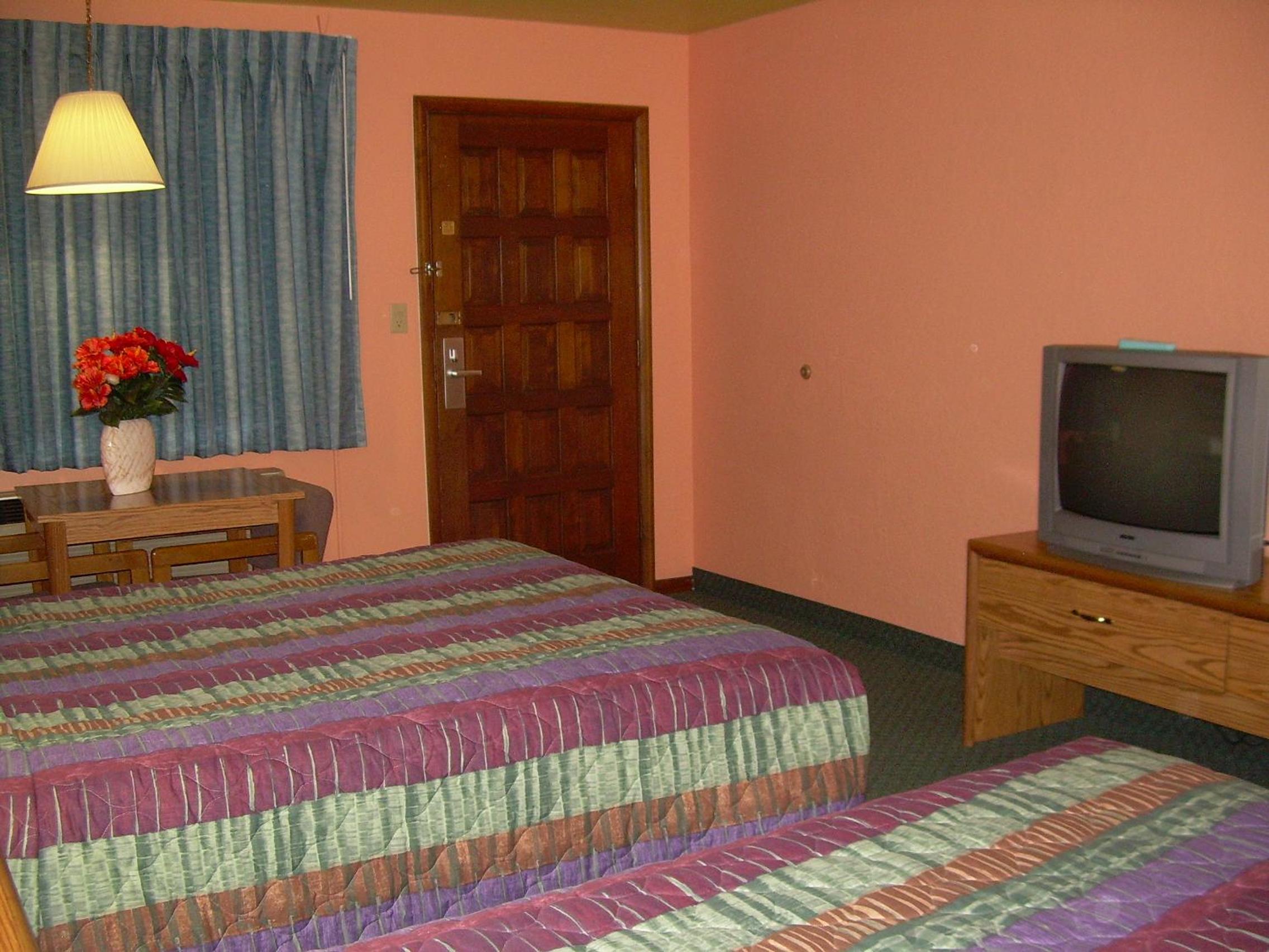 83 Motel 10/28