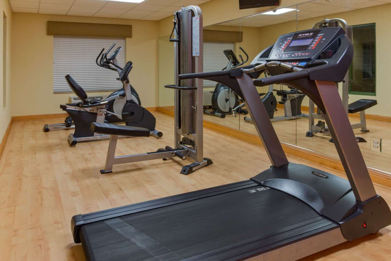 Country Inn & Suites by Radisson, Pensacola West, FL 6/8