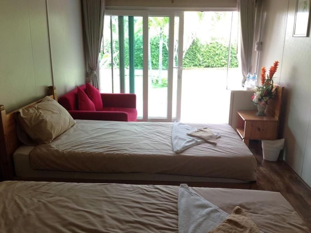 Check In & Chill Out Laem Sok Pier 7/28