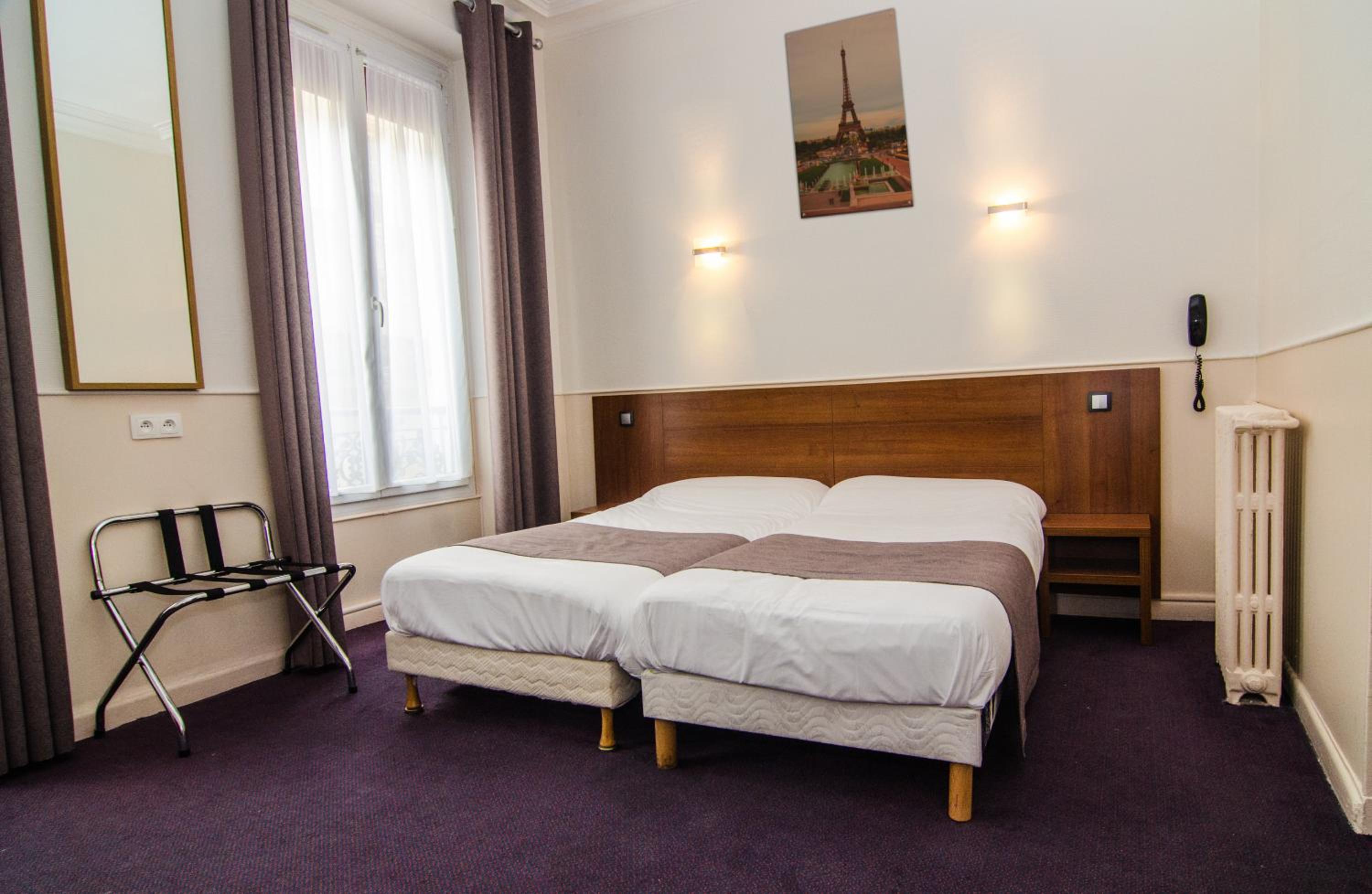 ROOM, TWIN BEDS