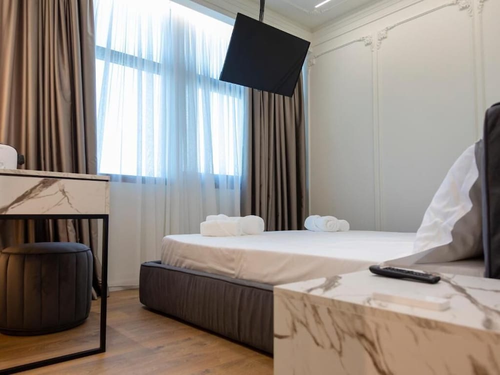 Hotel Adore 27/60