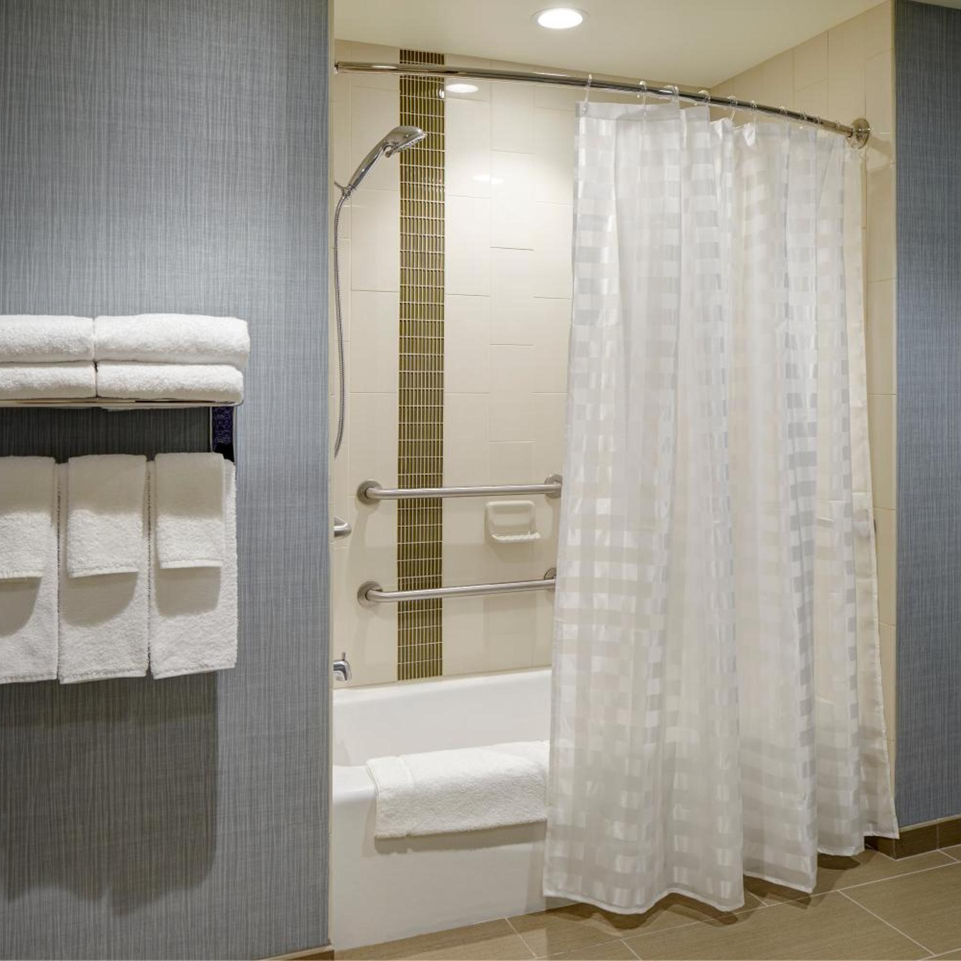 غرفة بسرير كوين مع أريكة لذوي الإعاقة، Hyatt Place Madison Verona 2/2